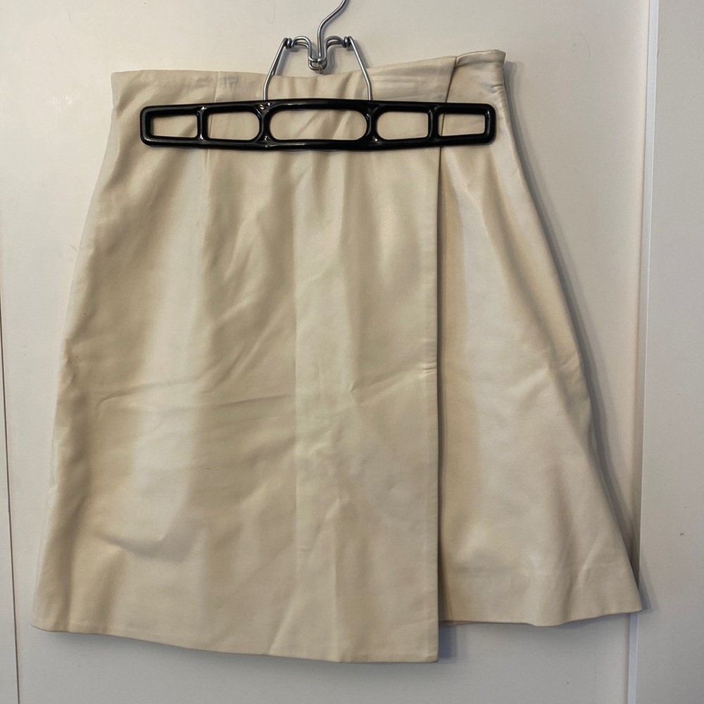 SNIDEL cream pleather skort